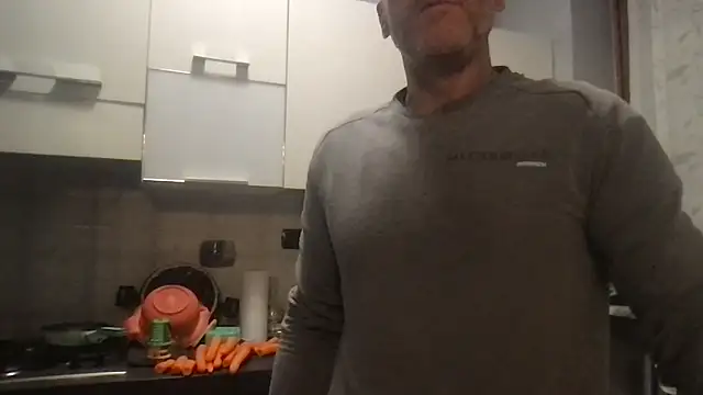 Snapshot of Axl_hot chatting on November 21, 2025, 4:38 pm Axl hot online show from November 21, 2025, 4:38 pm