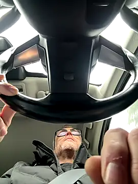 Snapshot of Axl_hot chatting on December 20, 2025, 8:43 am Axl hot online show from December 20, 2025, 8:43 am