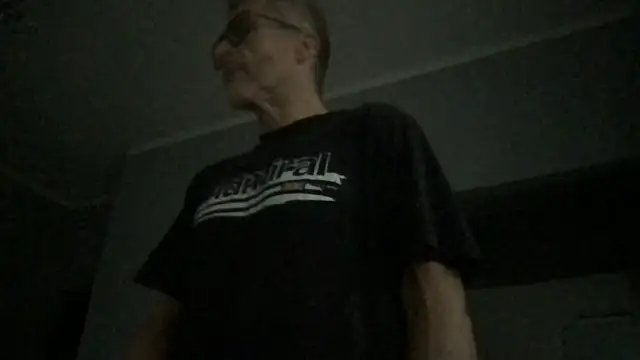 Snapshot of Axl_hot chatting on December 22, 2025, 9:28 am Axl hot online show from December 22, 2025, 9:28 am