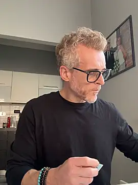 Axl hot online show from February 21, 2026, 11:22 am