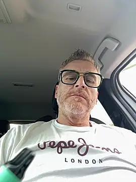 Axl hot online show from May 13, 2026, 3:42 pm
