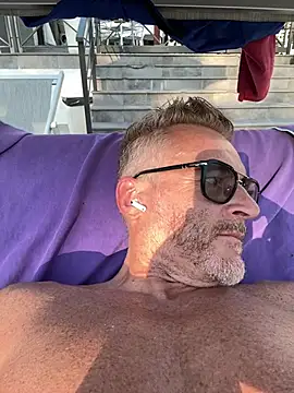 Snapshot of Axl_hot chatting on June 19, 2026, 5:39 pm Axl hot online show from June 19, 2026, 5:39 pm