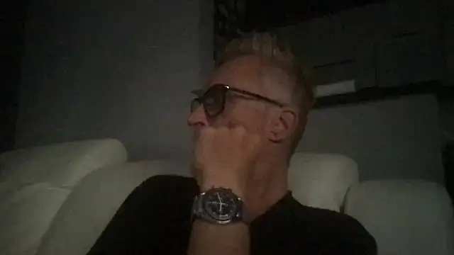 Snapshot of Axl_hot chatting on June 22, 2026, 7:11 pm Axl hot online show from June 22, 2026, 7:11 pm