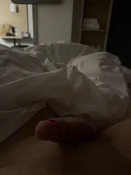 alanv05 online show from April 23, 2026, 6:10 pm