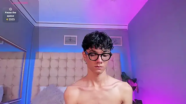 Phillicious   online show from September 19, 2025, 9:48 pm