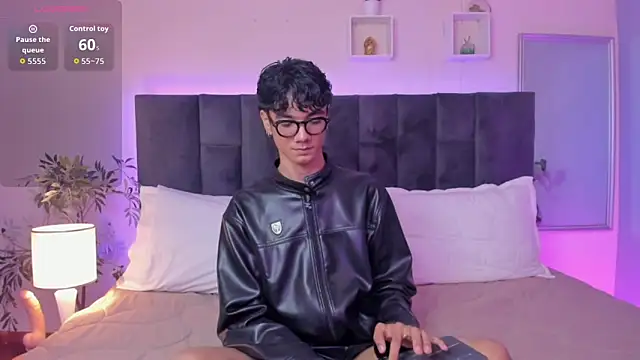 Phillicious   online show from December 3, 2025, 10:30 pm