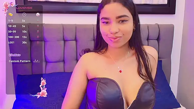 Snapshot of KhateAndersson chatting on November 3, 2025, 8:10 pm KhateAndersson online show from November 3, 2025, 8:10 pm