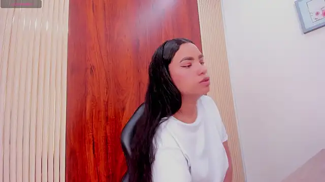 Snapshot of KhateAndersson chatting on January 7, 2026, 8:22 pm KhateAndersson online show from January 7, 2026, 8:22 pm