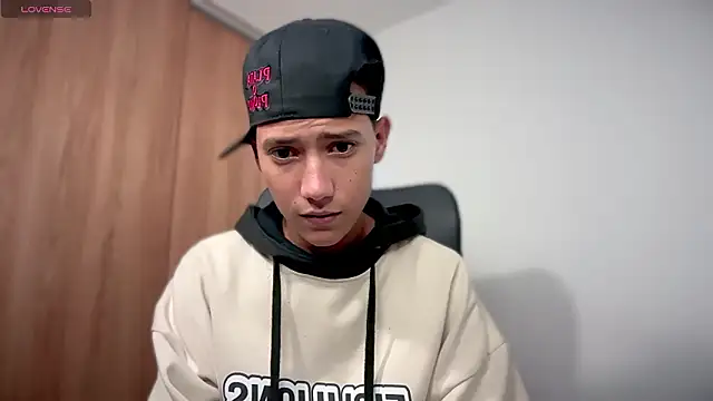 Snapshot of Toy_boy777 chatting on February 9, 2026, 6:17 am Toy boy777 online show from February 9, 2026, 6:17 am