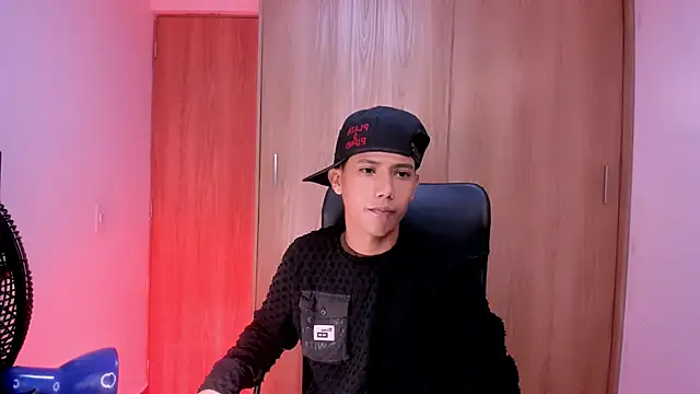 Snapshot of Toy_boy777 chatting on February 14, 2026, 10:23 am Toy boy777 online show from February 14, 2026, 10:23 am