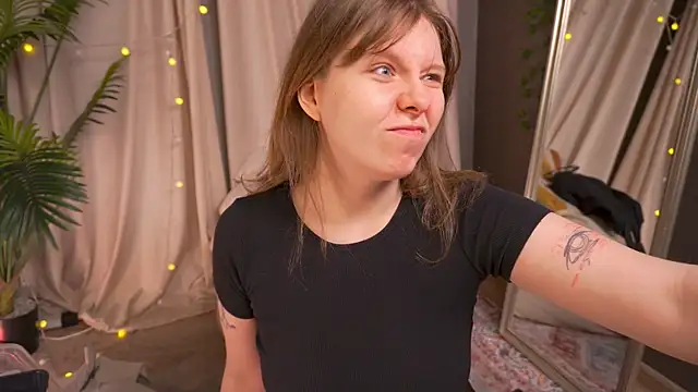 Snapshot of Sense_Of_Rosemary chatting on February 7, 2026, 5:55 am Sense Of Rosemary online show from February 7, 2026, 5:55 am