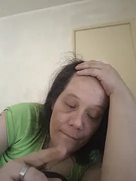 Snapshot of zeousseelphie chatting on June 7, 2026, 12:20 pm zeousseelphie online show from June 7, 2026, 12:20 pm