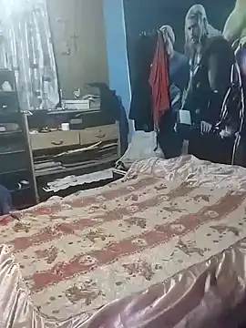 checarnal23 online show from April 29, 2026, 2:04 am