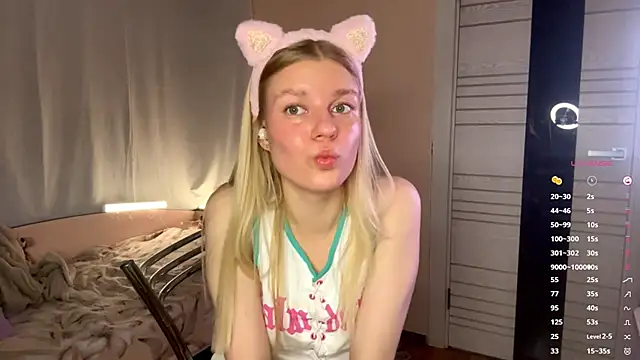 MaryjaneSpider online show from October 22, 2025, 6:51 pm