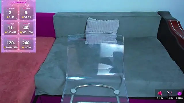 MiaKiittyy online show from October 19, 2025, 5:57 pm