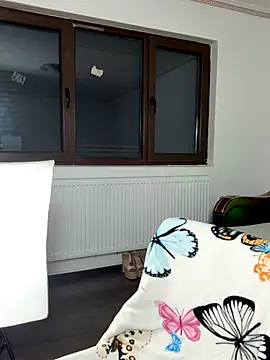 MiaKiittyy online show from November 26, 2025, 1:06 am