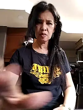 Snapshot of Prettysweetmum chatting on September 10, 2025, 12:43 am Prettysweetmum online show from September 10, 2025, 12:43 am