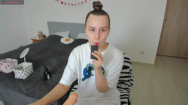 Snapshot of Kelly_Cartier chatting on February 13, 2026, 6:42 am Kelly Cartier online show from February 13, 2026, 6:42 am