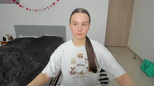 Snapshot of Kelly_Cartier chatting on February 17, 2026, 12:01 pm Kelly Cartier online show from February 17, 2026, 12:01 pm