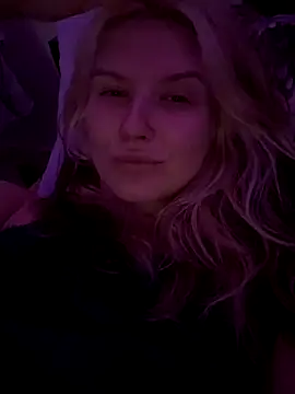 Snapshot of EileenKenner chatting on October 16, 2025, 8:54 pm EileenKenner online show from October 16, 2025, 8:54 pm