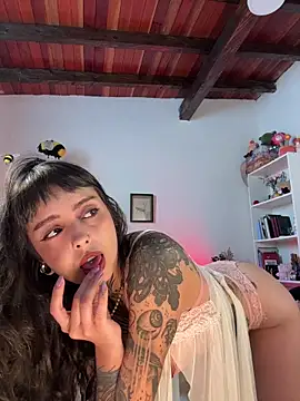 janne maybe online show from December 3, 2025, 3:32 pm