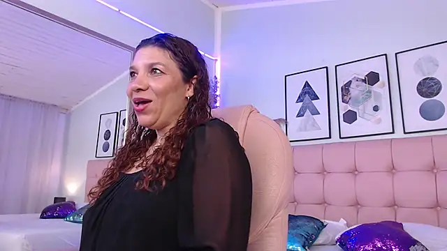 Snapshot of Serena_Houstonn chatting on April 20, 2026, 10:51 am Serena Houstonn online show from April 20, 2026, 10:51 am