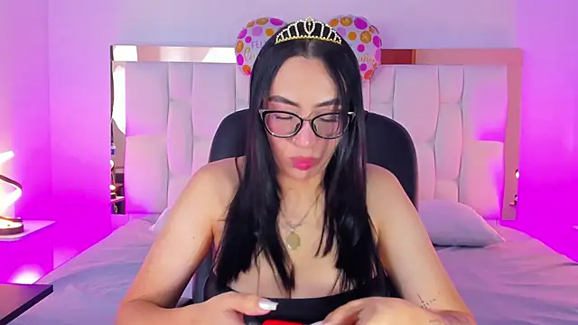 Snapshot of Camille_Juicy chatting on September 17, 2025, 1:02 pm Camille Juicy online show from September 17, 2025, 1:02 pm