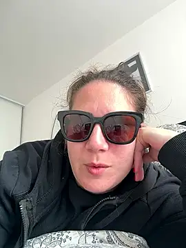 Snapshot of melanie75020 chatting on January 7, 2026, 1:24 pm melanie75020 online show from January 7, 2026, 1:24 pm