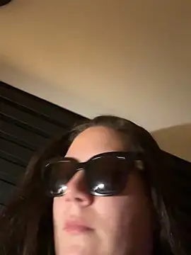 Snapshot of melanie75020 chatting on March 3, 2026, 10:48 pm melanie75020 online show from March 3, 2026, 10:48 pm