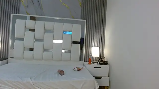 VanessaHard as online show from September 19, 2025, 7:25 pm