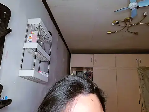 YourNikkieXxx online show from December 15, 2025, 6:34 pm