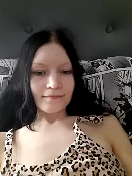 DragonFoxie online show from September 8, 2025, 5:01 pm