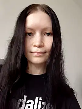 DragonFoxie online show from October 13, 2025, 11:54 am