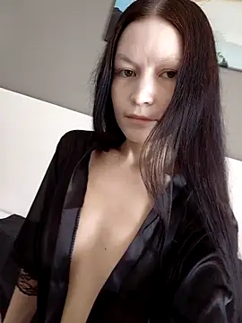 DragonFoxie online show from May 18, 2026, 9:48 am