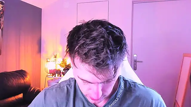 Snapshot of Oscar_Miller_ chatting on October 3, 2025, 9:12 pm Oscar Miller online show from October 3, 2025, 9:12 pm