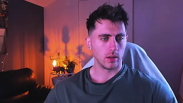 Snapshot of Oscar_Miller_ chatting on October 4, 2025, 9:02 pm Oscar Miller online show from October 4, 2025, 9:02 pm