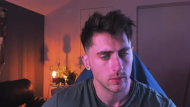 Snapshot of Oscar_Miller_ chatting on October 5, 2025, 9:02 pm Oscar Miller online show from October 5, 2025, 9:02 pm