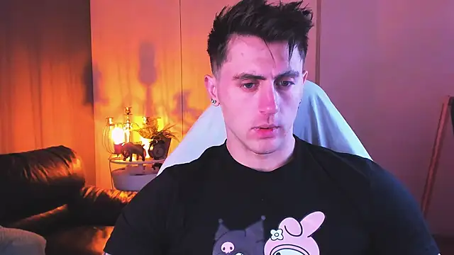 Snapshot of Oscar_Miller_ chatting on October 6, 2025, 9:23 pm Oscar Miller online show from October 6, 2025, 9:23 pm