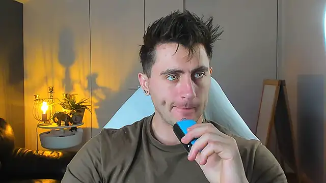 Snapshot of Oscar_Miller_ chatting on October 18, 2025, 9:37 pm Oscar Miller online show from October 18, 2025, 9:37 pm