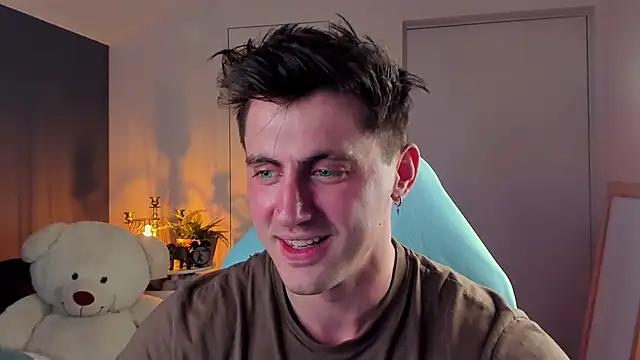 Snapshot of Oscar_Miller_ chatting on October 23, 2025, 9:02 pm Oscar Miller online show from October 23, 2025, 9:02 pm