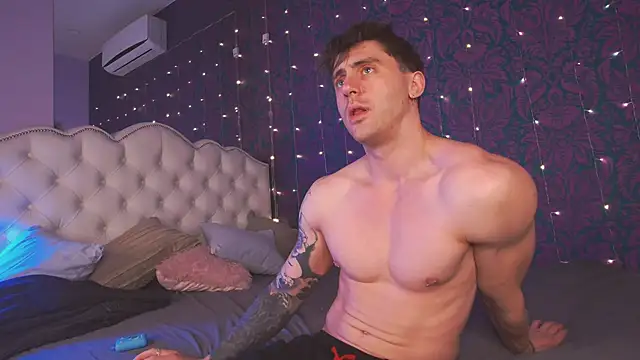 Snapshot of Oscar_Miller_ chatting on November 27, 2025, 9:17 pm Oscar Miller online show from November 27, 2025, 9:17 pm