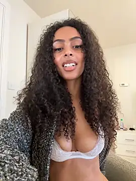 yasmingarcia online show from October 29, 2025, 11:01 am