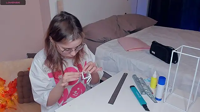 VedaSchulz online show from November 26, 2025, 7:04 pm