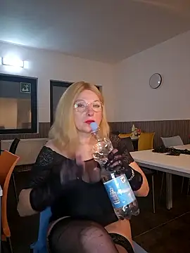 TinaLizxh online show from January 10, 2026, 11:09 pm