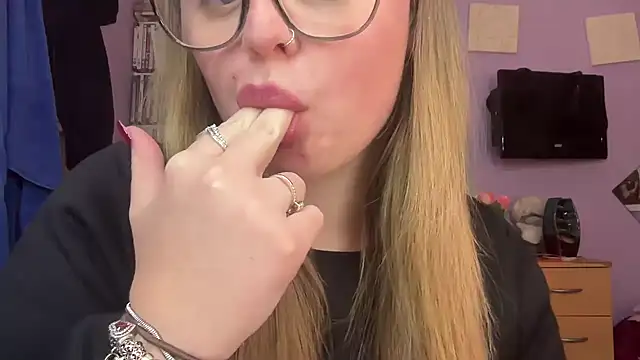 SexySashaxox online show from February 18, 2026, 7:32 pm