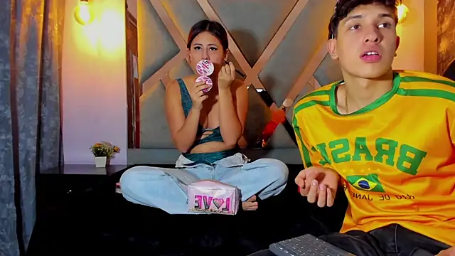 ChanellandMax online show from December 17, 2025, 7:42 pm