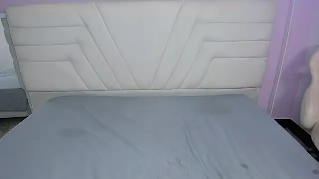 fressittalove01 online show from March 21, 2026, 1:37 pm