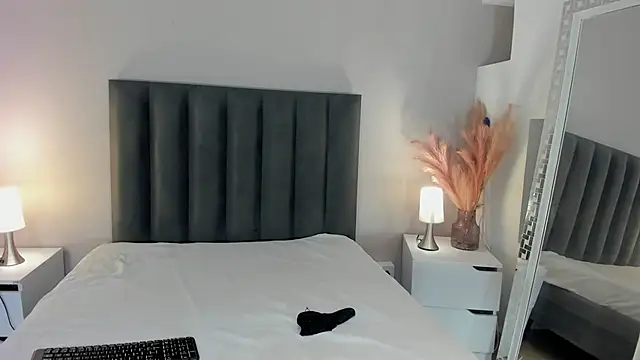 KendraChavez  online show from November 13, 2025, 9:25 pm