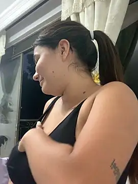 Snapshot of Laia_Gomez chatting on November 17, 2025, 10:59 pm Laia Gomez online show from November 17, 2025, 10:59 pm