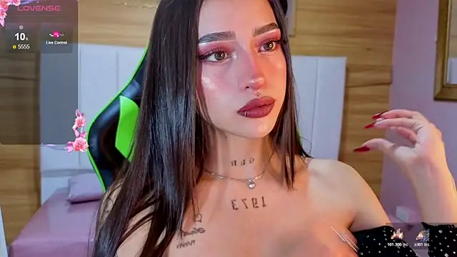 Snapshot of Abril_Velvet_a_ chatting on December 4, 2025, 12:58 pm Abril Velvet a online show from December 4, 2025, 12:58 pm